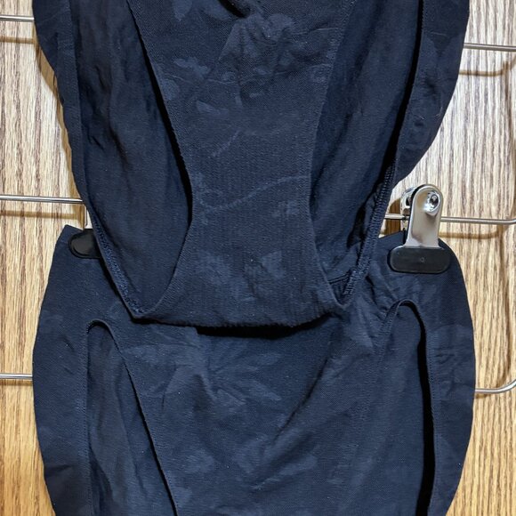 Vintage Barely There hi-cut brief NWOT Sz. 5 Black Pop Flower pattern - Picture 1 of 6